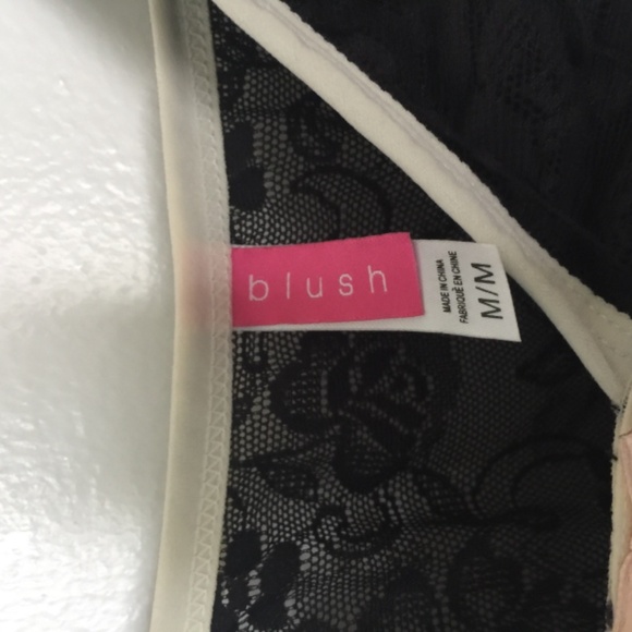 Black lace camisole - Picture 4 of 6